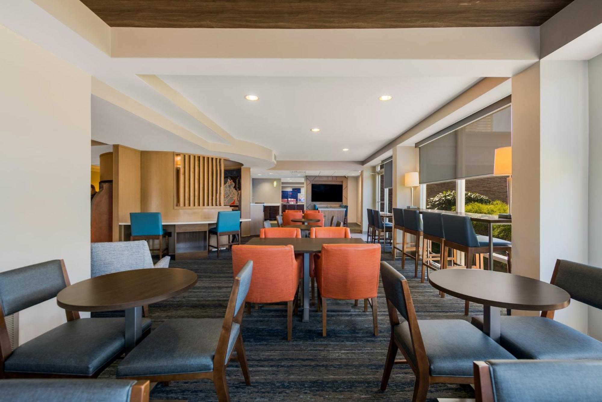 Holiday Inn Express Hotels- Hampton By Ihg Exterior foto